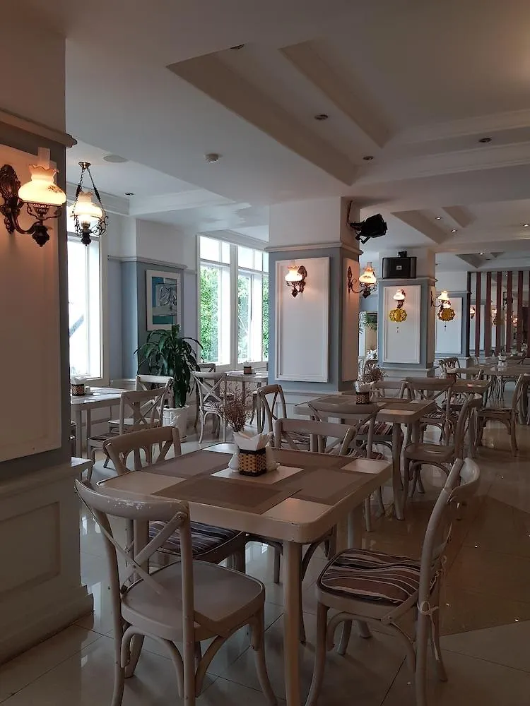 Rembrandt Hotel Nha Trang 3*,