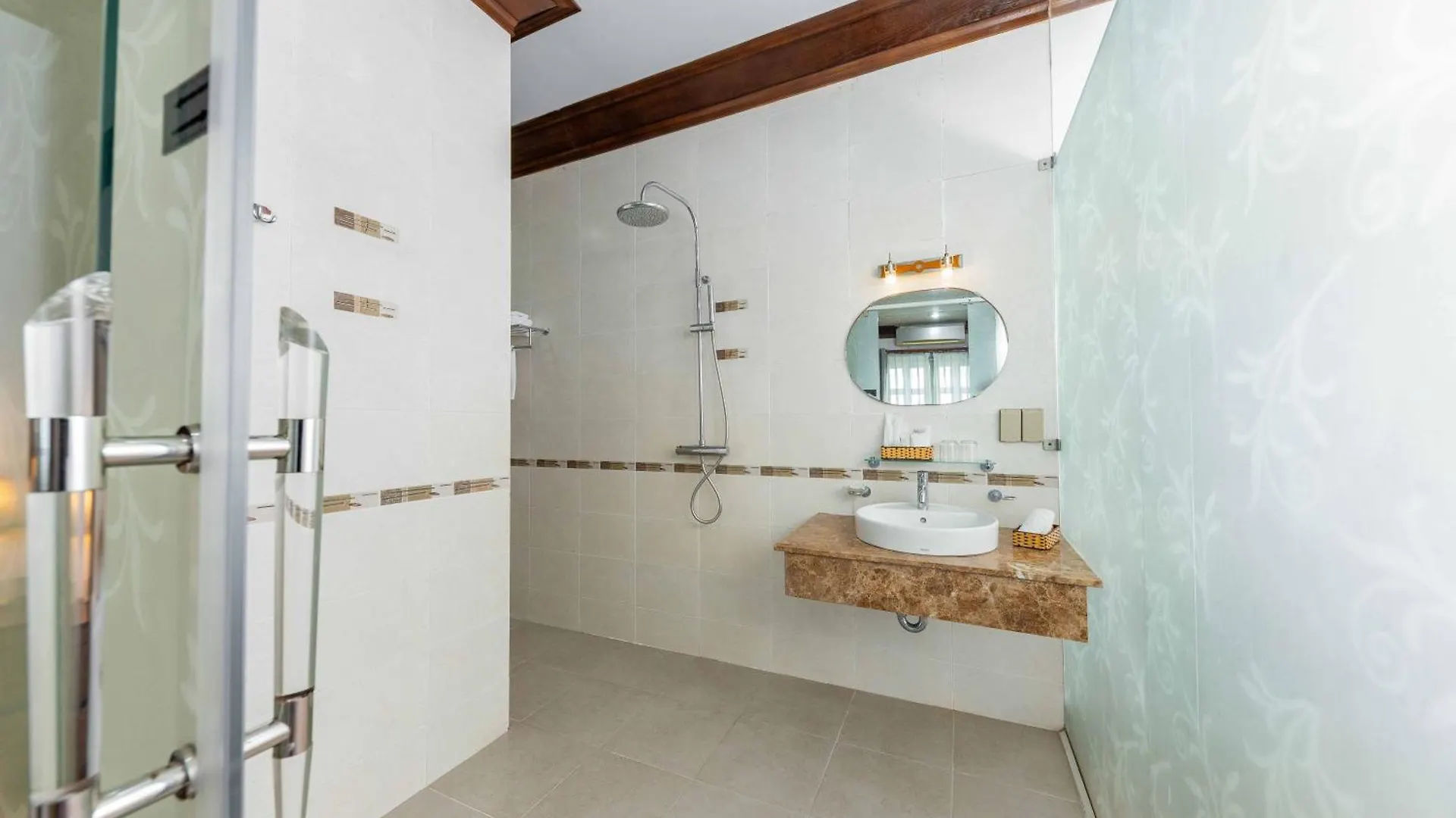 Rembrandt Hotel Nha Trang 3*,  Vietnam